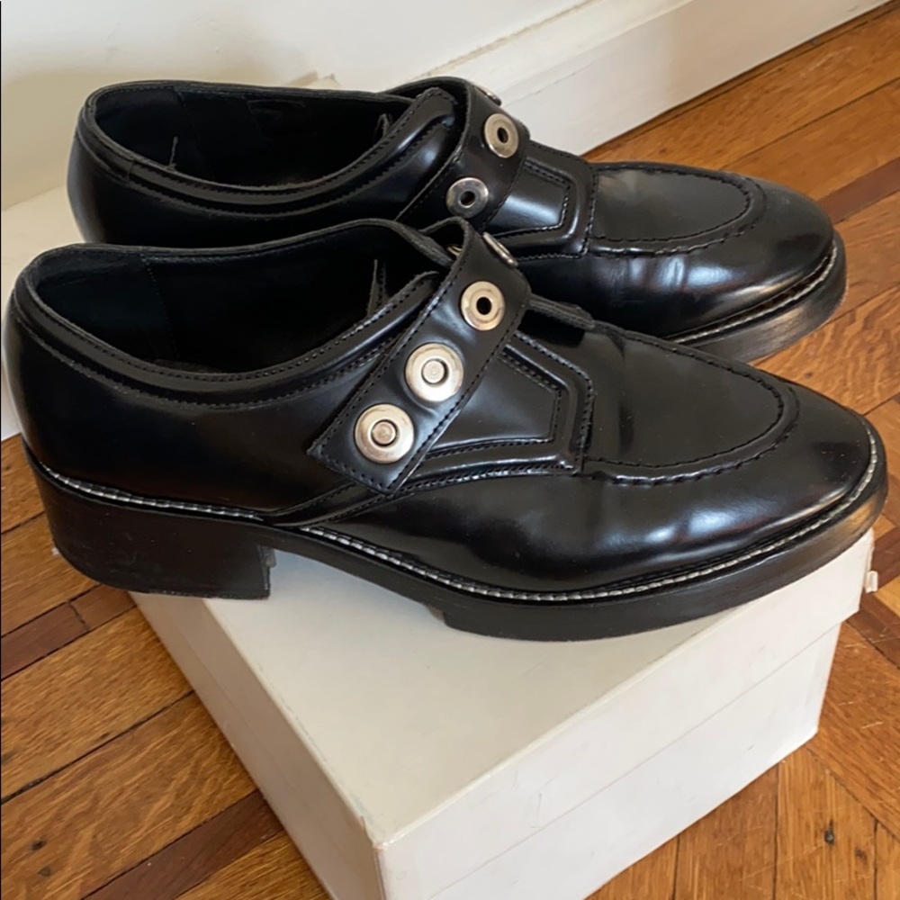 SANDRO GROMMET BUCKLE LOAFER SZ 39
